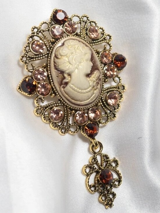 Free People Jewelry - ✨Anthropologie Gwyneth Vintage Style Victorian Brooch